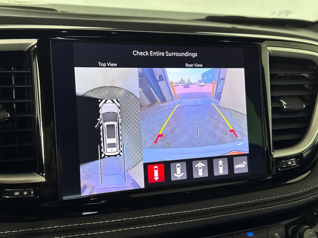 Certified 2024 Chrysler Pacifica Limited FWD image 19