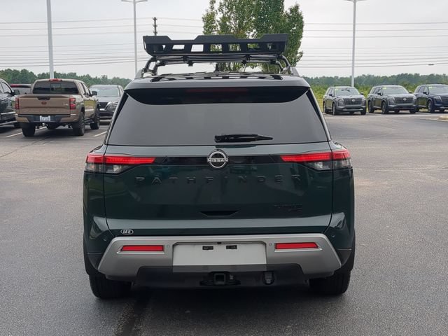 Used 2024 Nissan Pathfinder Platinum w/ Black Appearance Package AWD/4WD image 4
