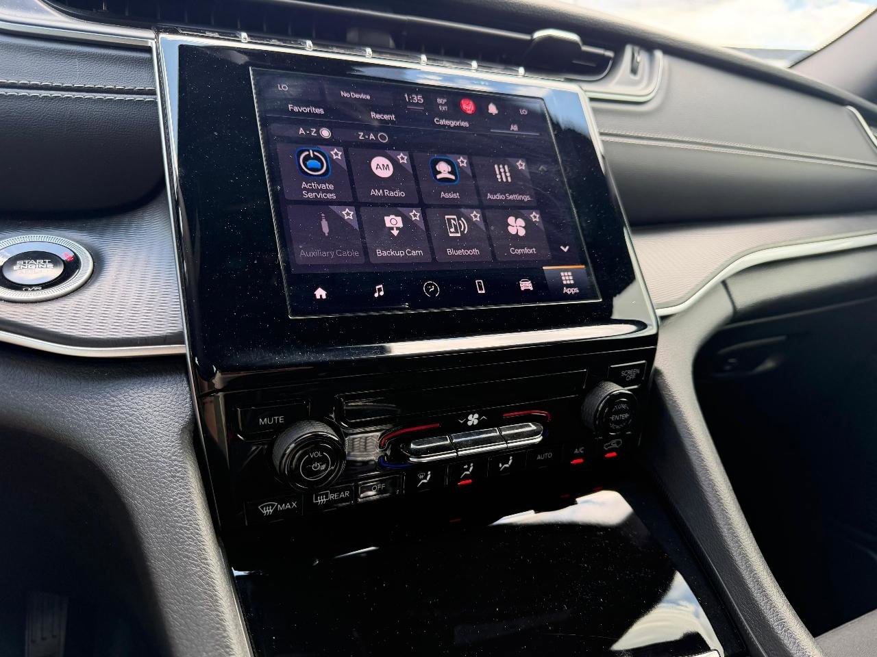 Used 2025 Jeep Grand Cherokee Laredo X image 12