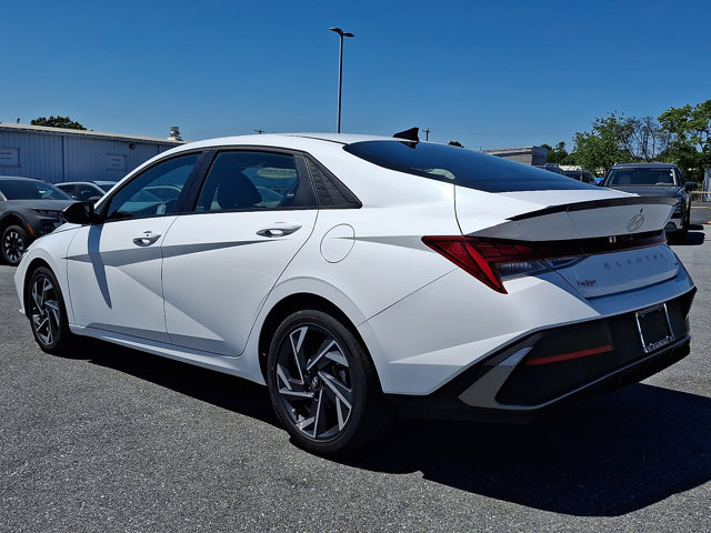 Certified 2025 Hyundai Elantra SEL FWD image 6
