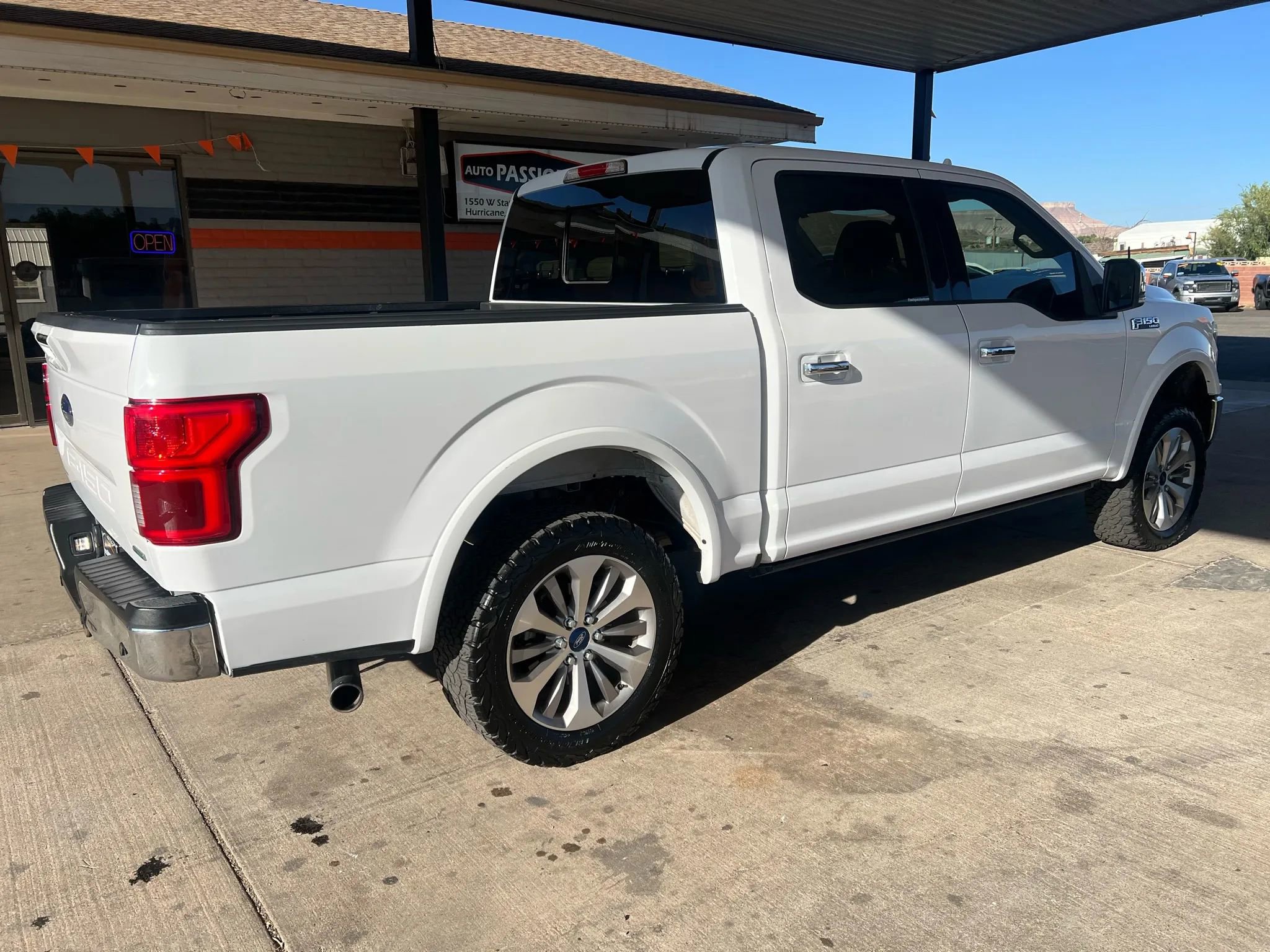 Used 2018 Ford F150 Lariat w/ Equipment Group 502A Luxury image 5