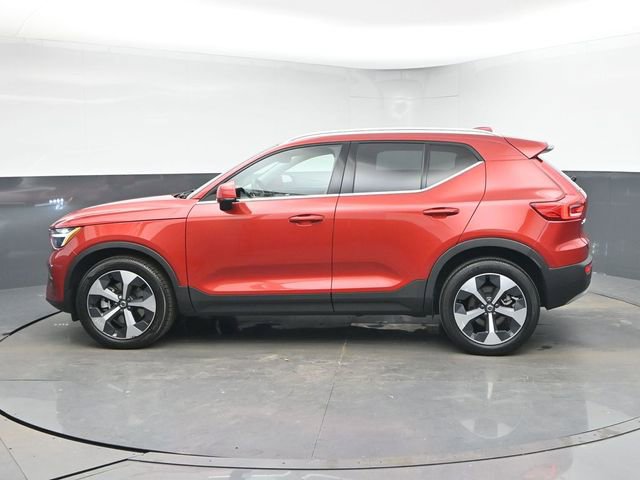 Used 2023 Volvo XC40 B4 Plus w/ Driver Assist Package FWD image 6