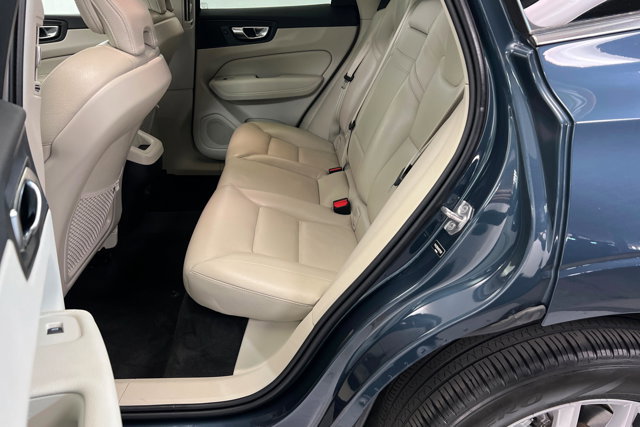 Used 2021 Volvo XC60 T6 Momentum image 21