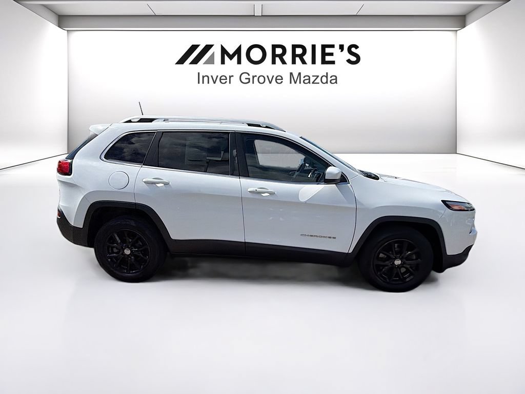 Used 2018 Jeep Cherokee Latitude Plus w/ Cold Weather Group FWD image 4