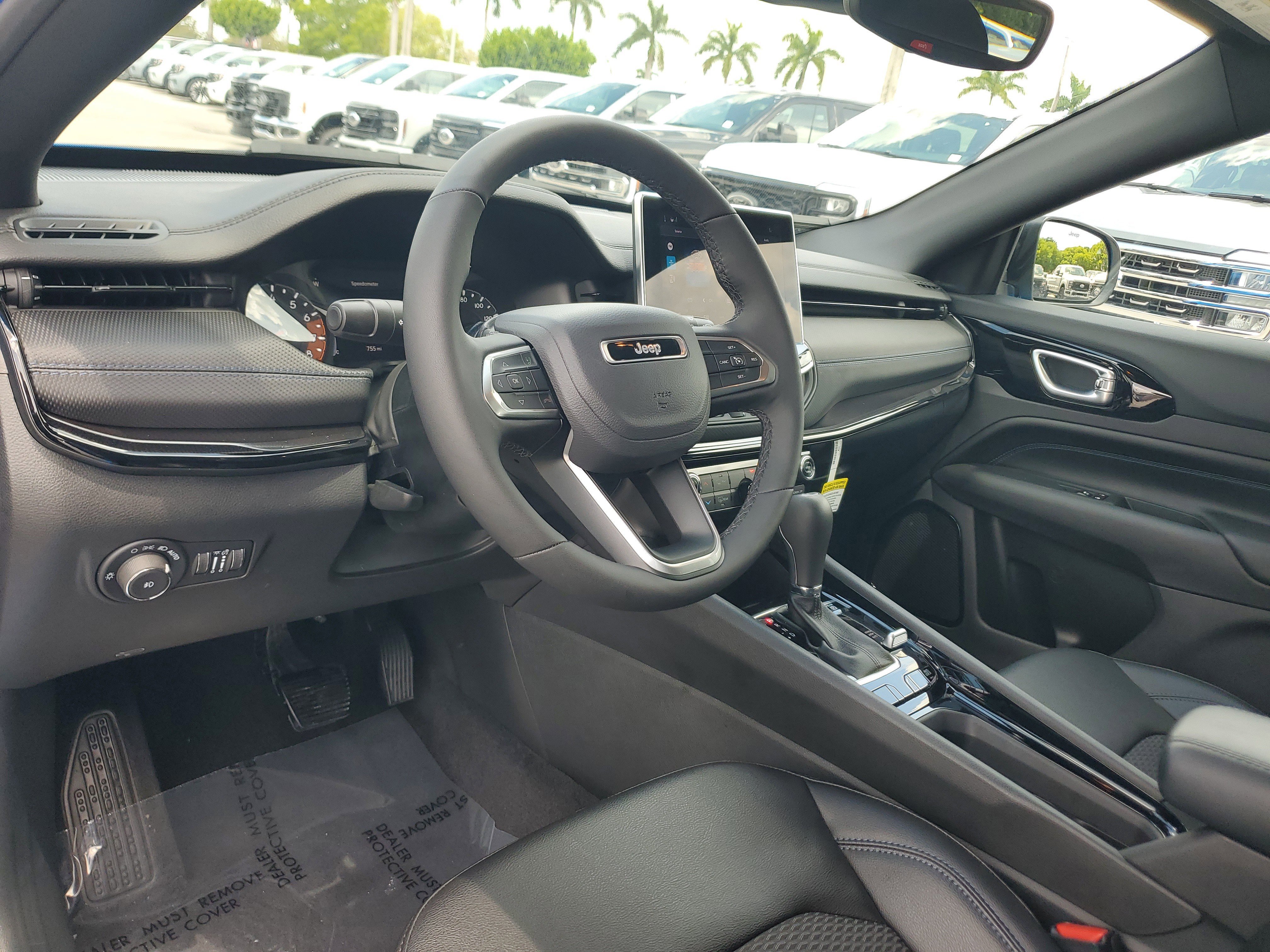 Used 2026 Jeep Compass Latitude AWD/4WD image 9