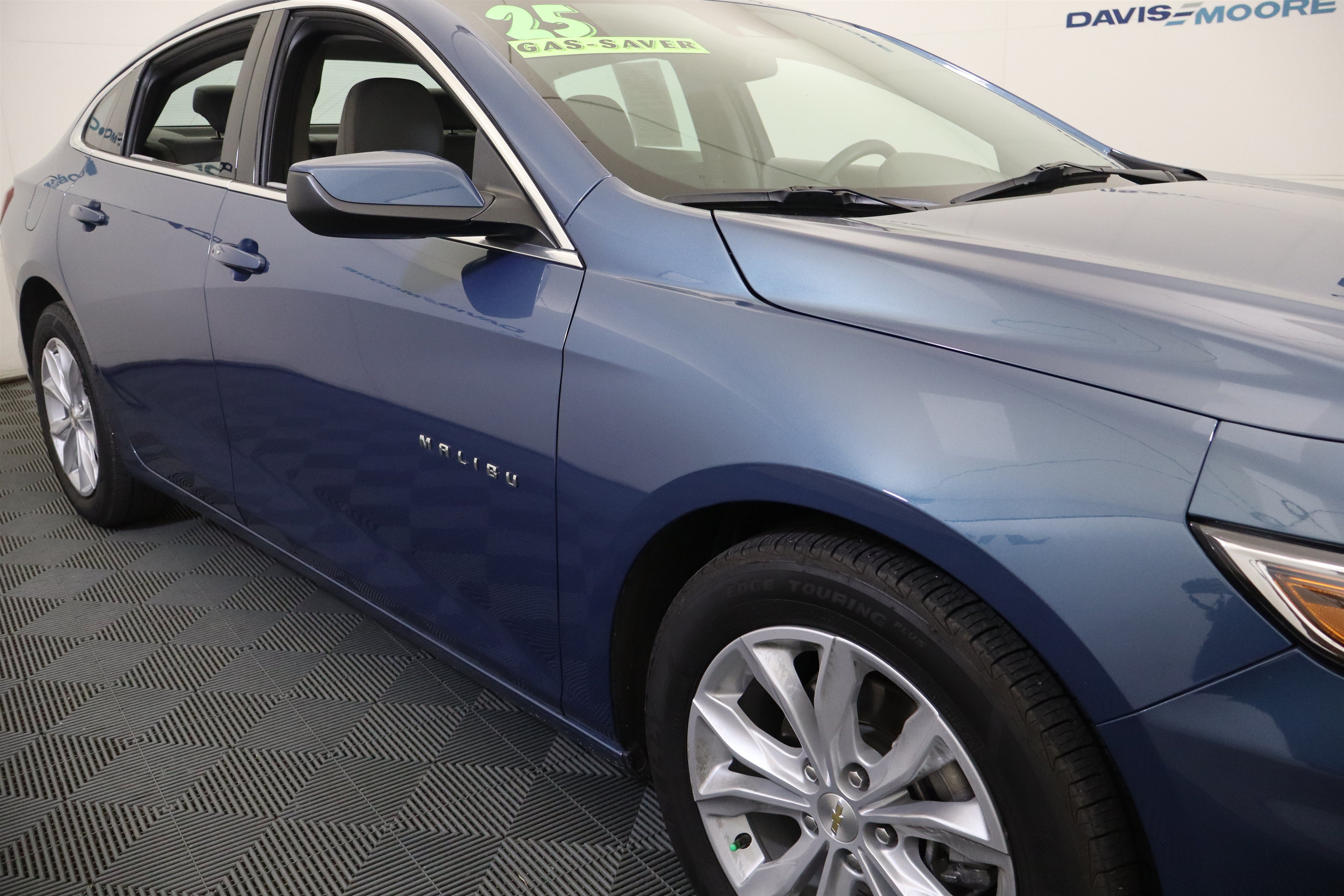 Used 2025 Chevrolet Malibu LT FWD image 4
