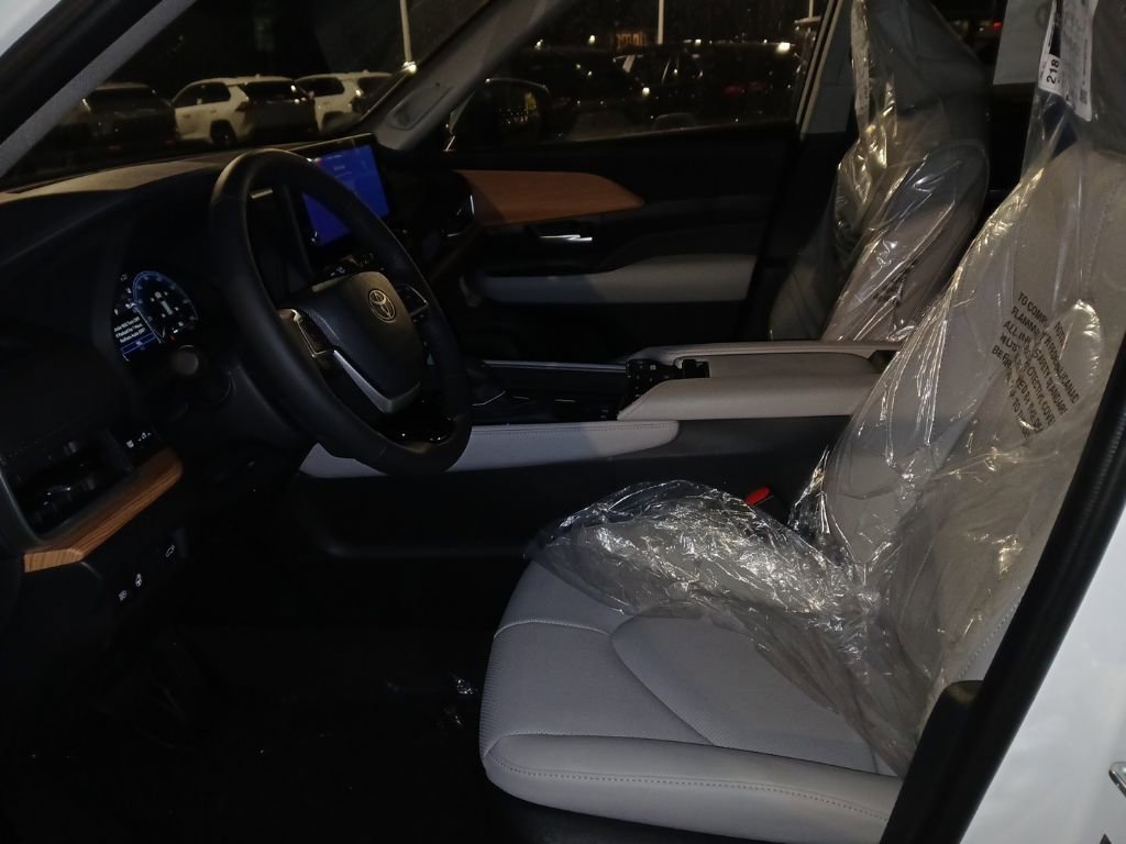 New 2026 Toyota Grand Highlander Limited image 7