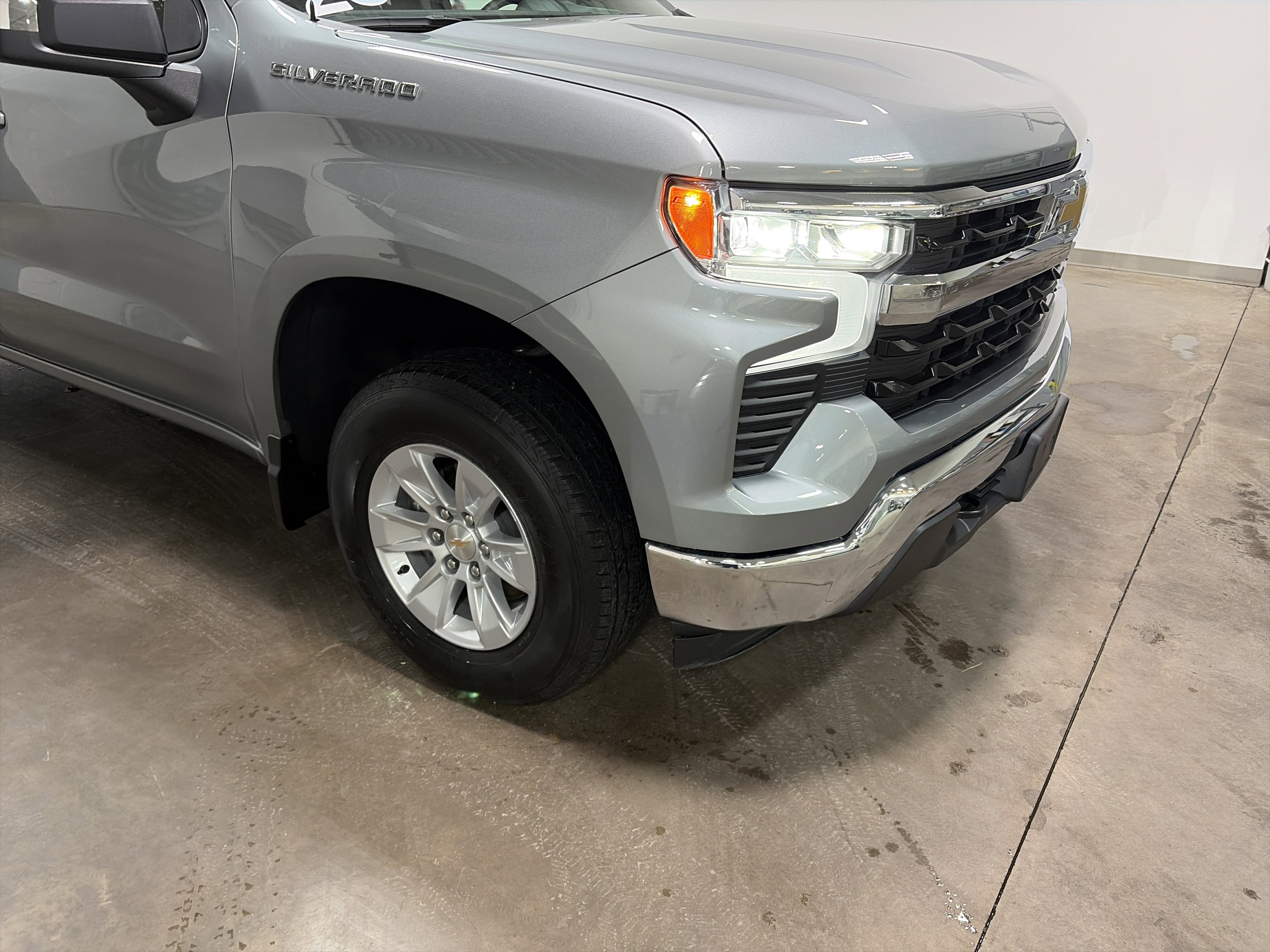 Used 2025 Chevrolet Silverado 1500 LT image 34