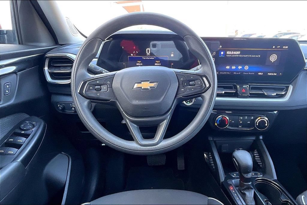 Used 2025 Chevrolet TrailBlazer LT AWD/4WD image 5