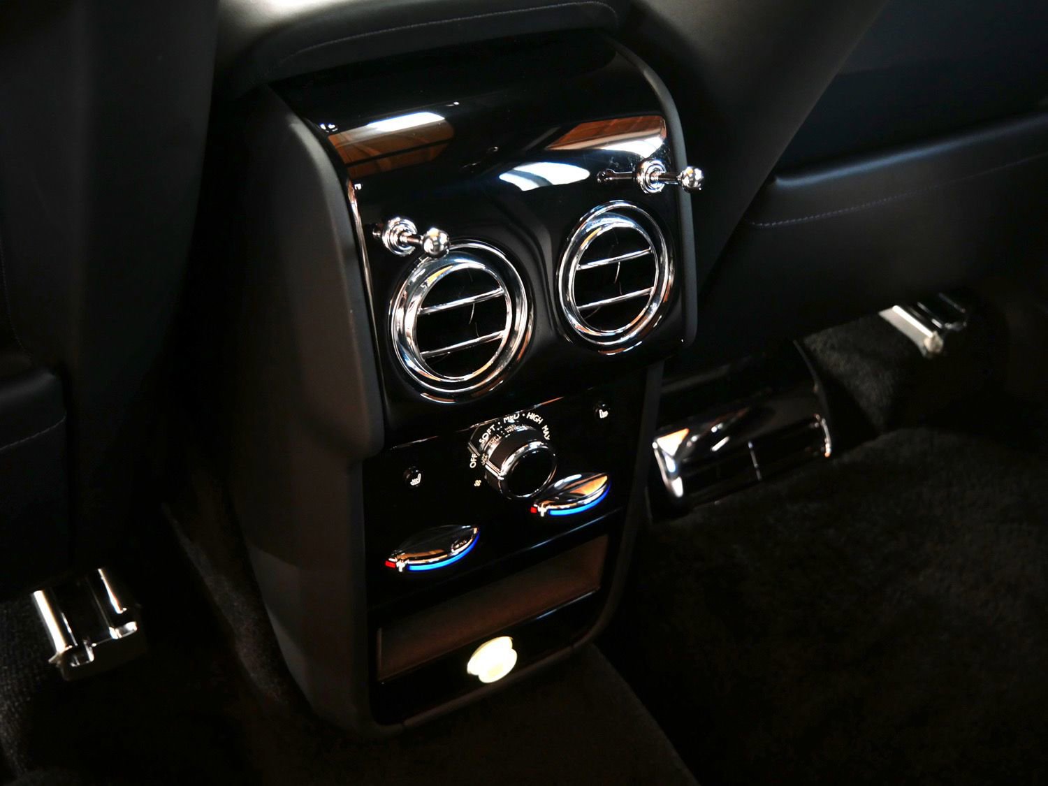 Used 2022 Rolls-Royce Cullinan AWD/4WD image 27