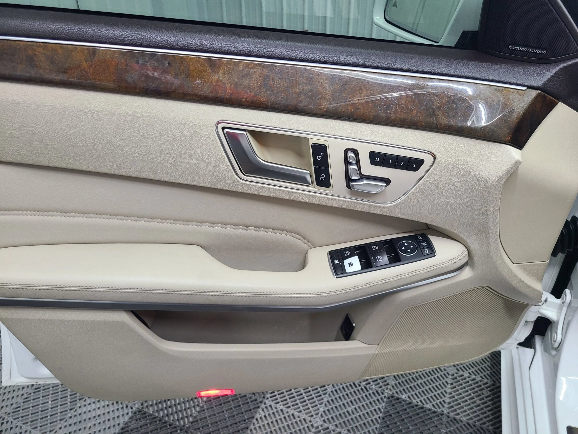 Used 2016 Mercedes-Benz E 350 4MATIC Wagon image 22