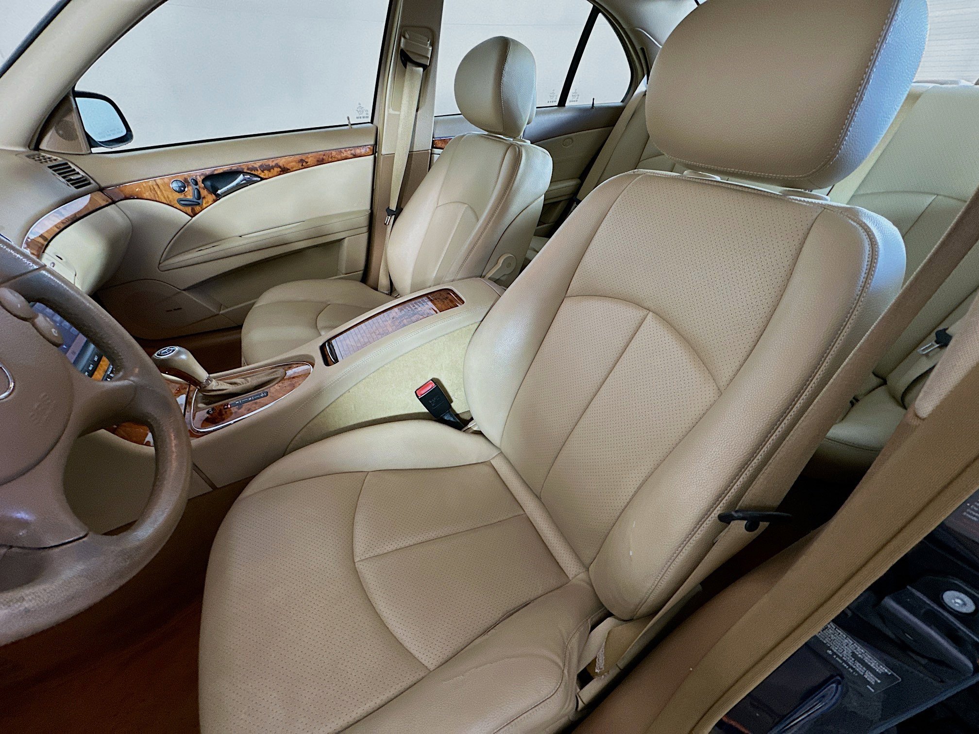 Used 2008 Mercedes-Benz E 350 4MATIC Sedan image 13