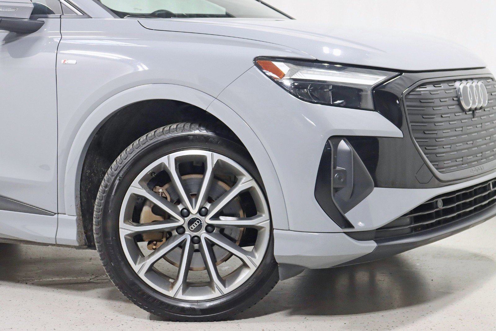 Used 2022 Audi Q4 e-tron Premium Plus image 5