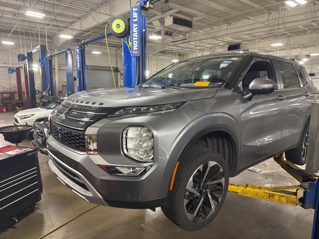 Used 2023 Mitsubishi Outlander SE