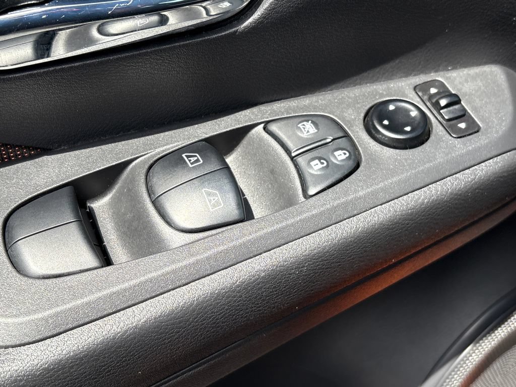 Used 2021 Nissan Kicks SR FWD image 7