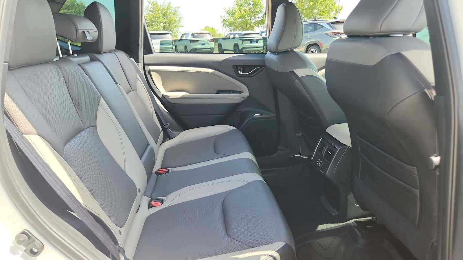 Used 2025 Subaru Forester Limited AWD/4WD image 27
