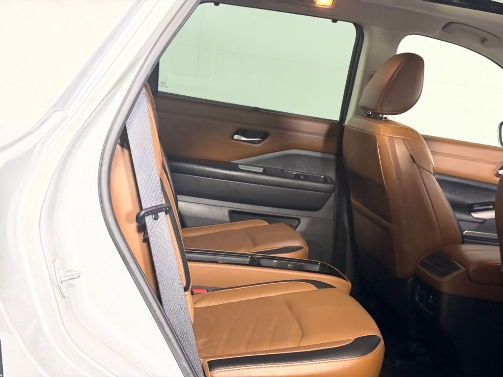 Used 2023 Nissan Pathfinder Platinum image 29