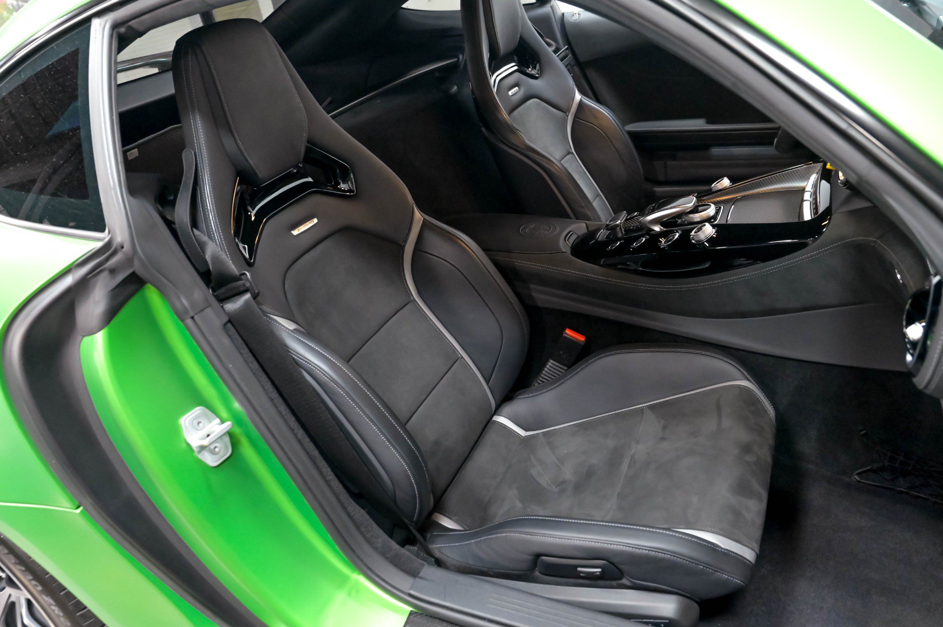 Used 2018 Mercedes-Benz AMG GT R image 30