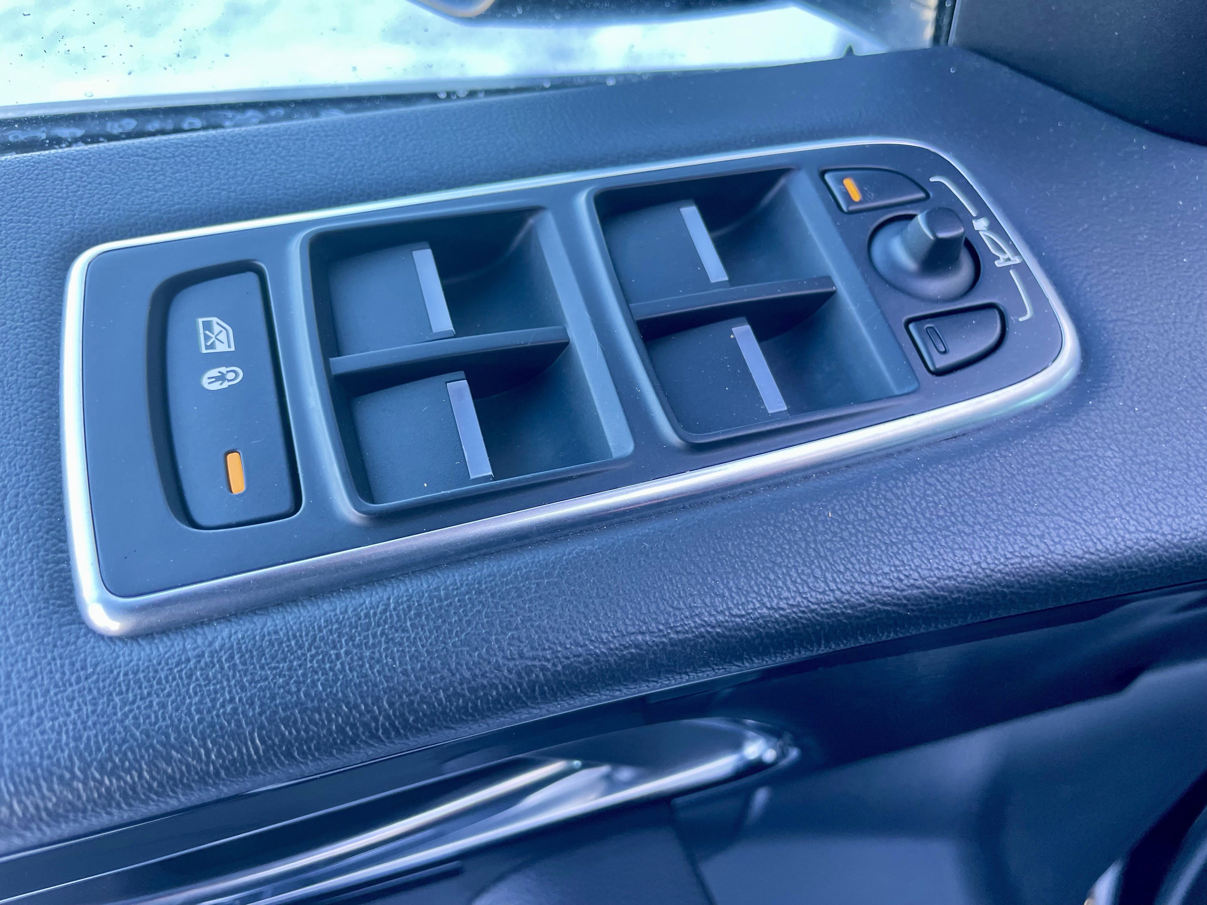 Used 2018 Jaguar F-PACE Premium image 11