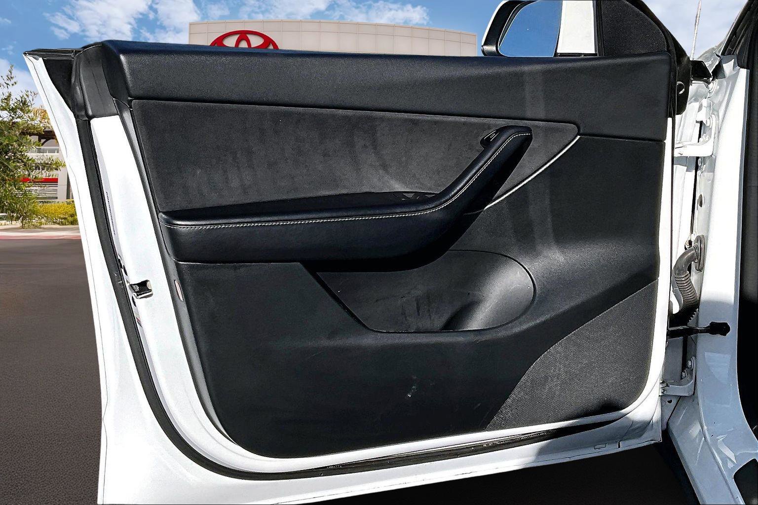 Used 2022 Tesla Model Y Long Range image 21