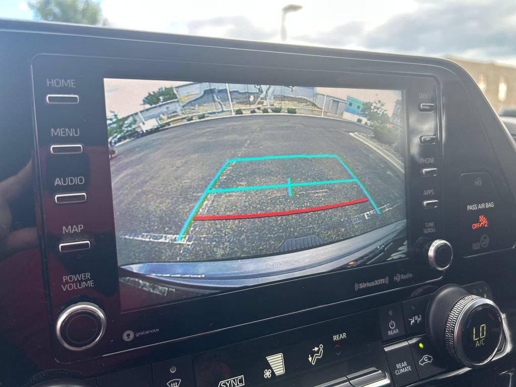 Used 2020 Toyota Highlander XLE AWD/4WD image 22