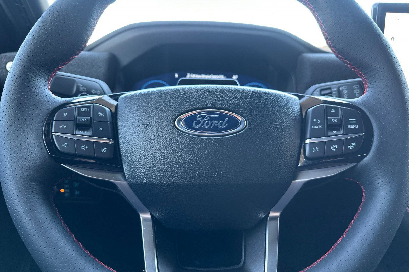 Used 2025 Ford Explorer ST image 25