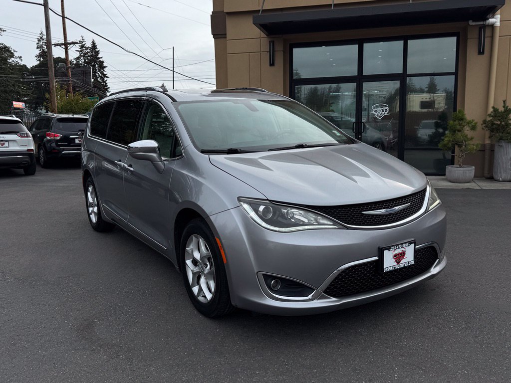 Used 2020 Chrysler Pacifica Limited FWD image 1