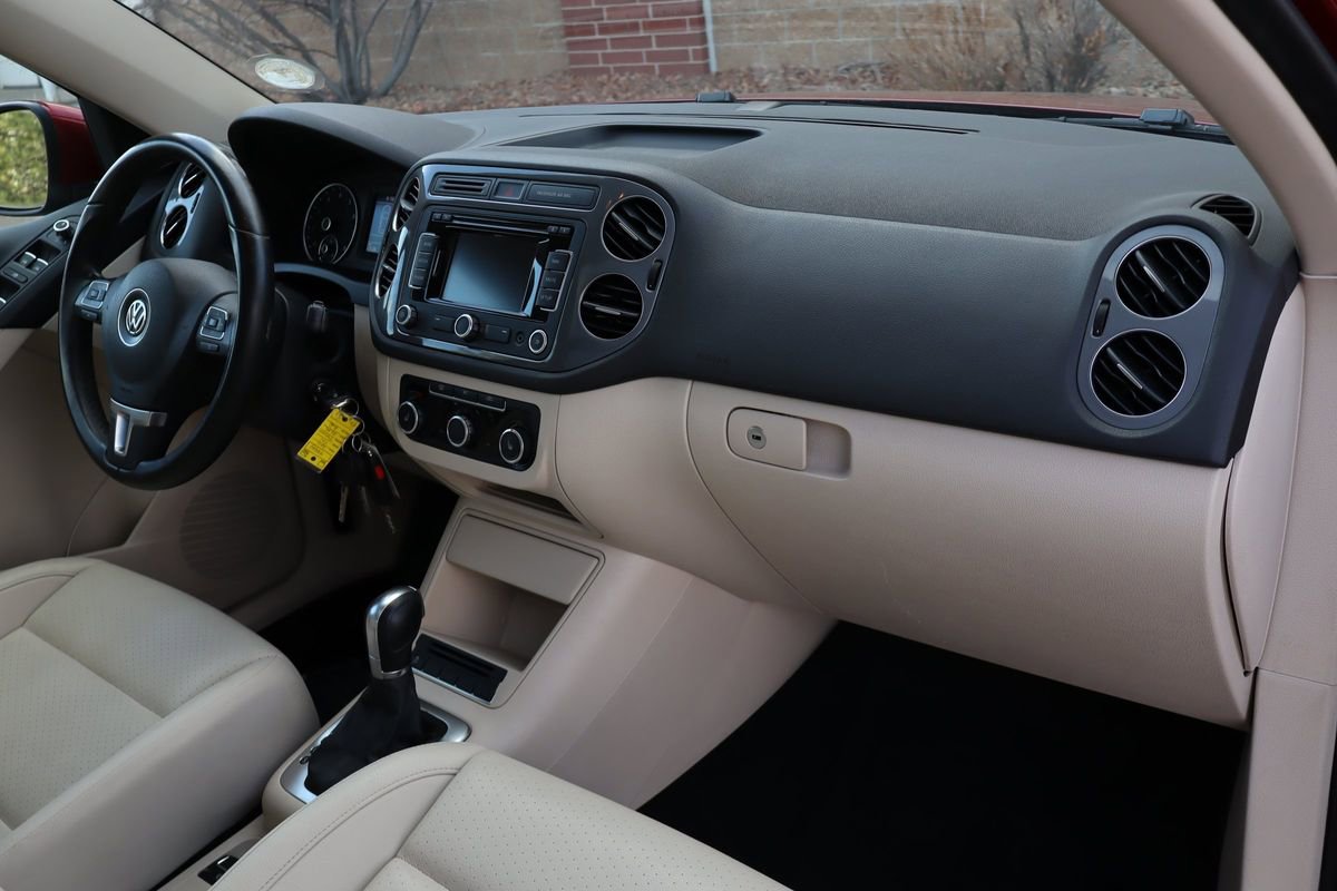 Used 2012 Volkswagen Tiguan S image 25