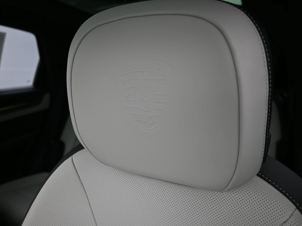 Used 2025 Porsche Cayenne Turbo image 8