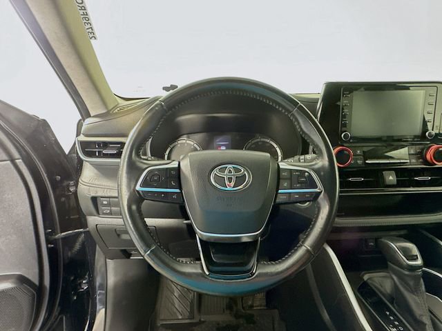 Used 2020 Toyota Highlander LE AWD/4WD image 11