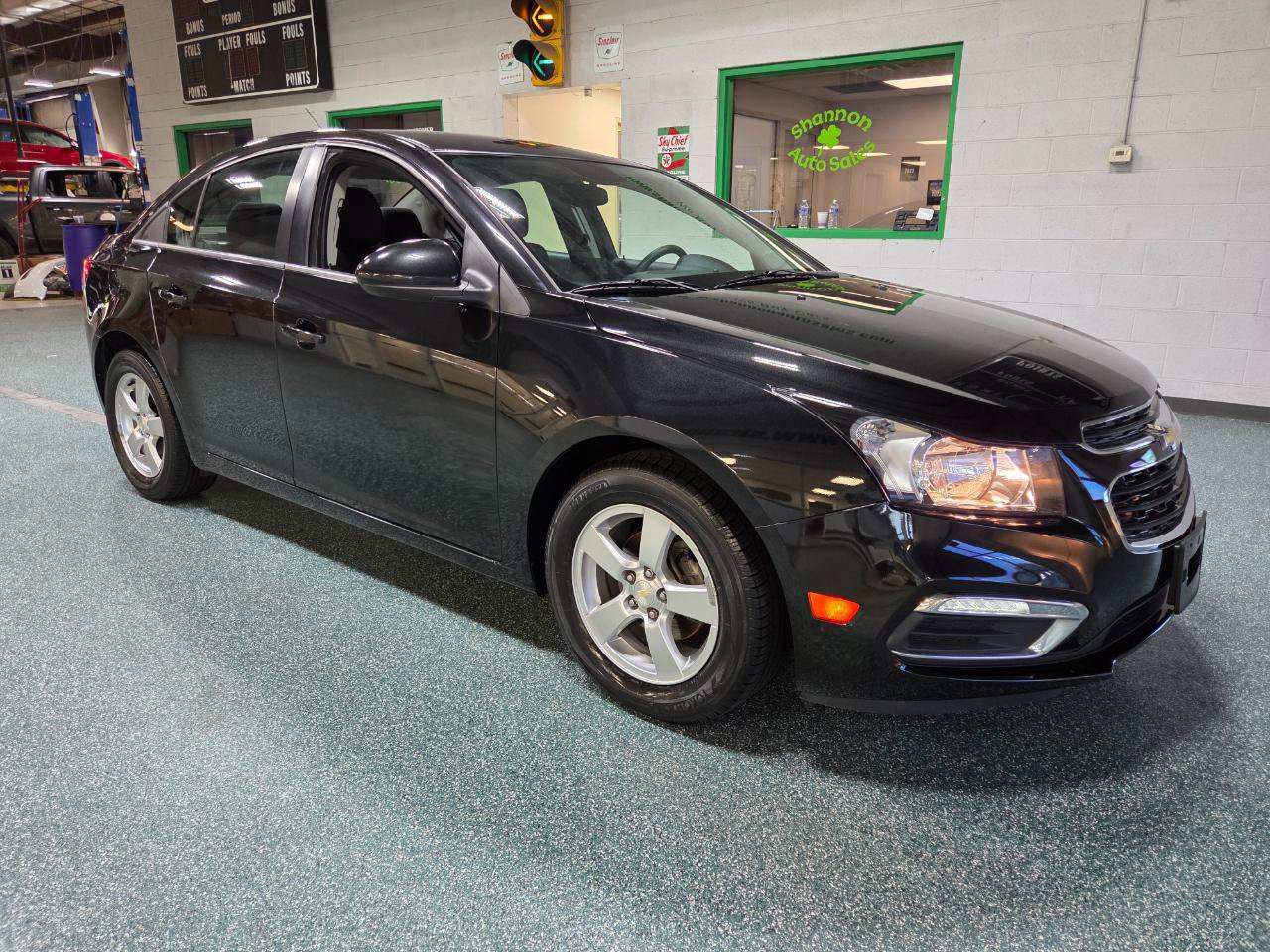 Used 2015 Chevrolet Cruze LT FWD image 4