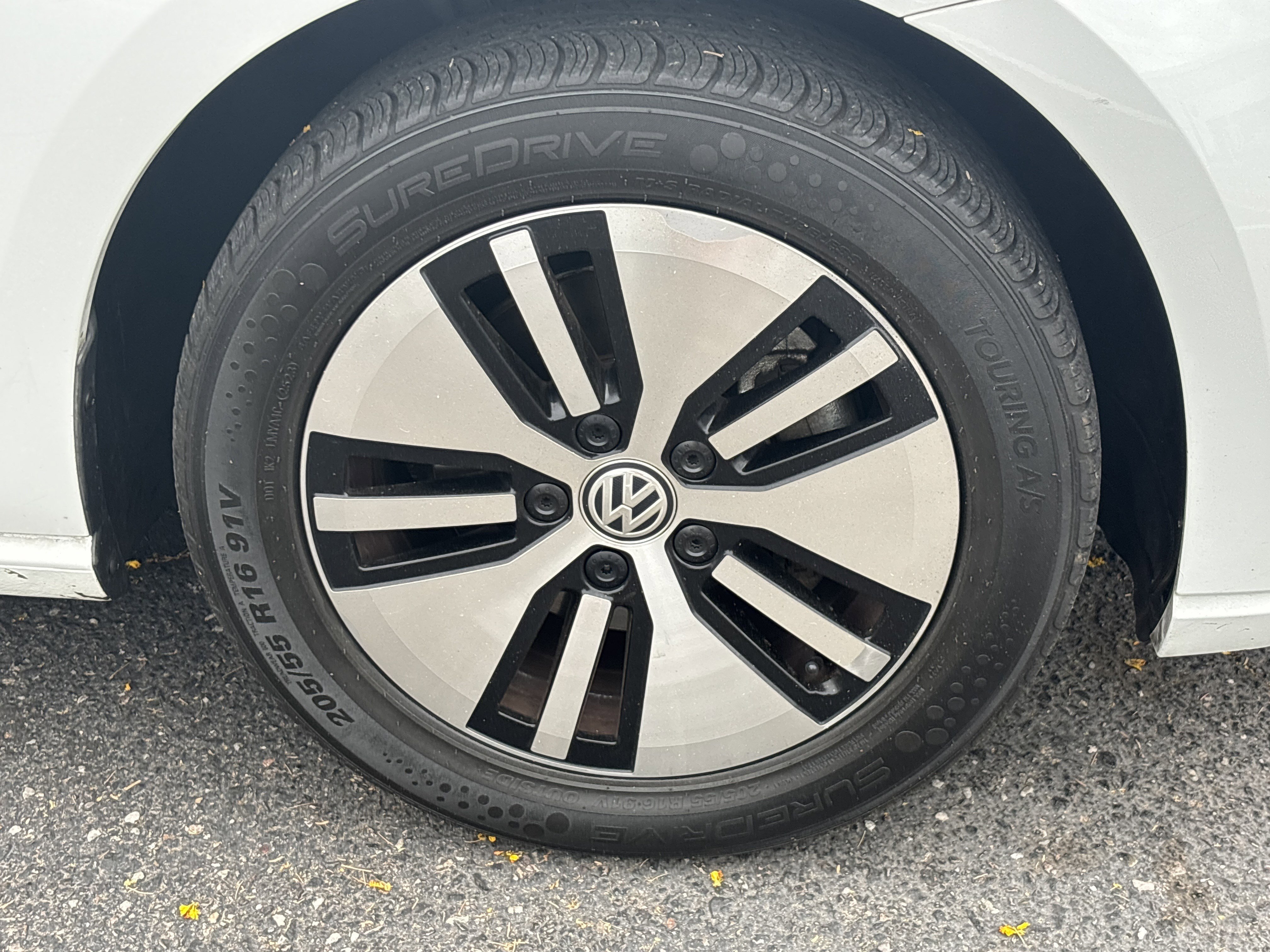 Used 2018 Volkswagen e-Golf SEL Premium image 7