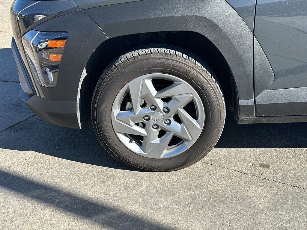 Certified 2024 Hyundai Kona SE image 3