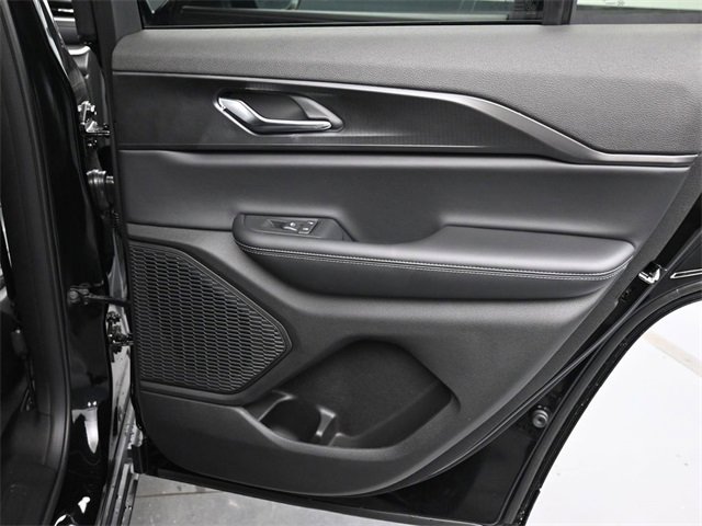 New 2025 Jeep Grand Cherokee Altitude image 21