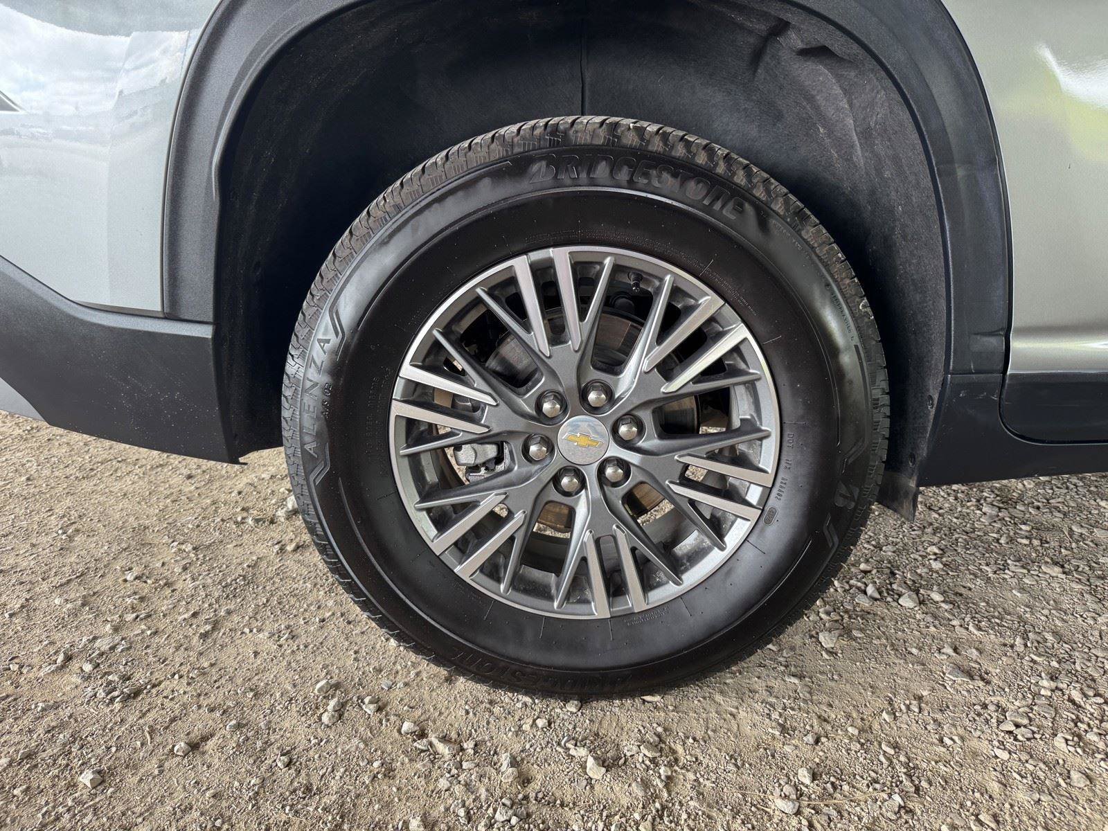 Used 2025 Chevrolet Traverse LT FWD image 50