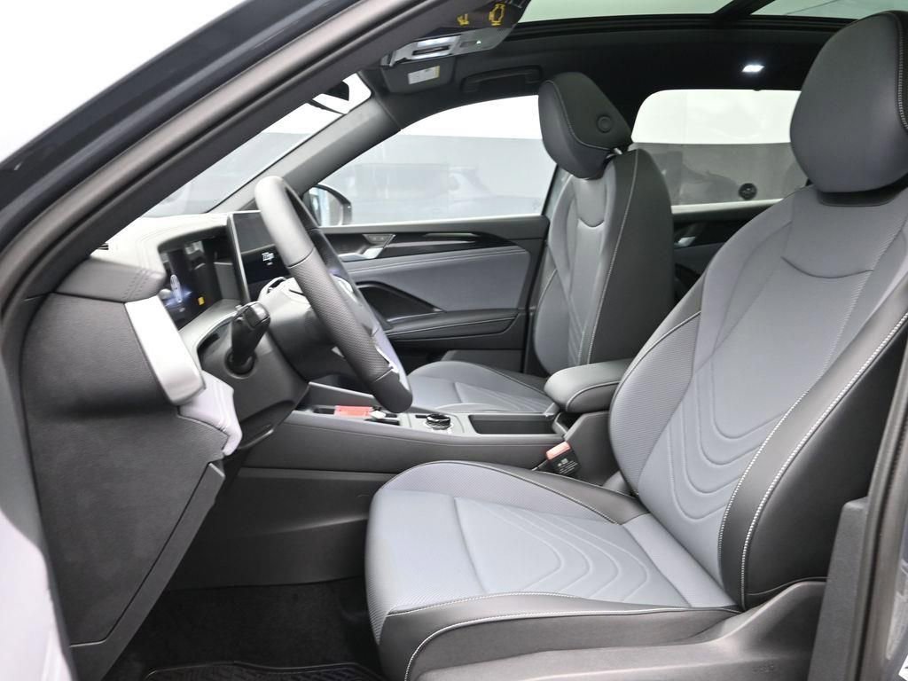 New 2026 Volkswagen Tiguan SE R-Line image 8