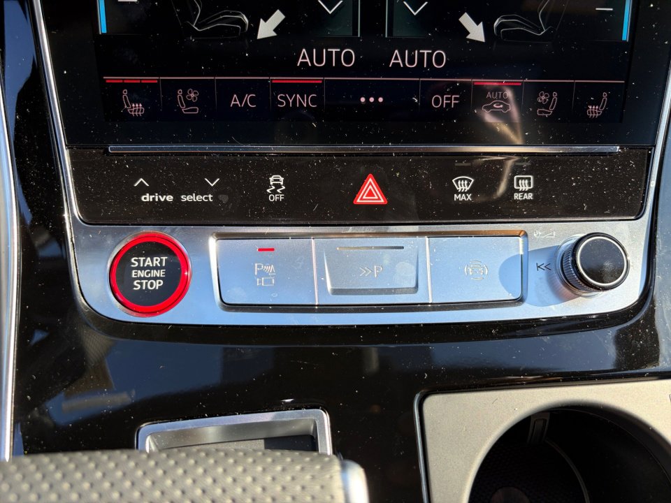 New 2026 Audi SQ7 Prestige image 18