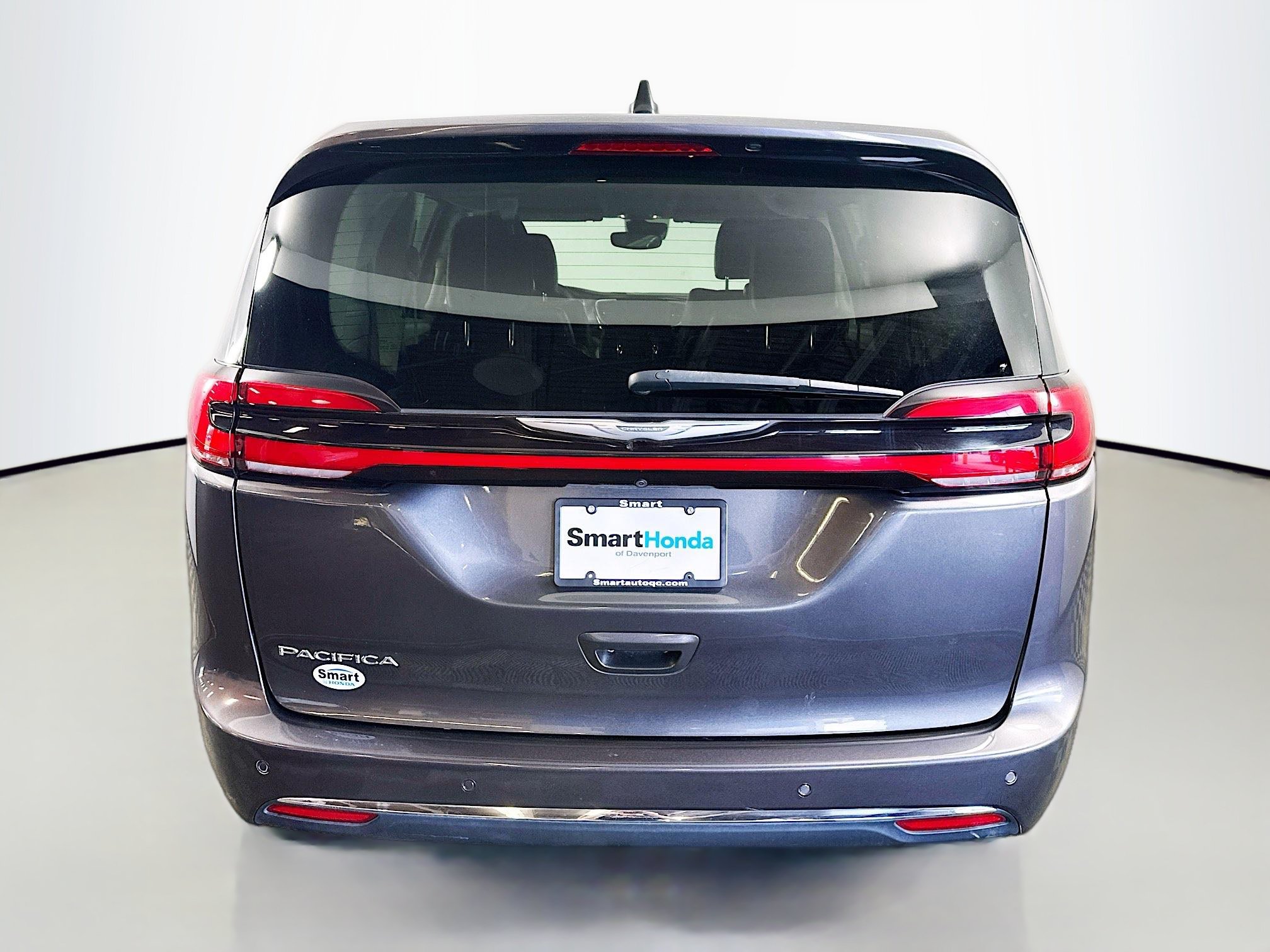 Used 2023 Chrysler Pacifica Touring-L FWD image 6