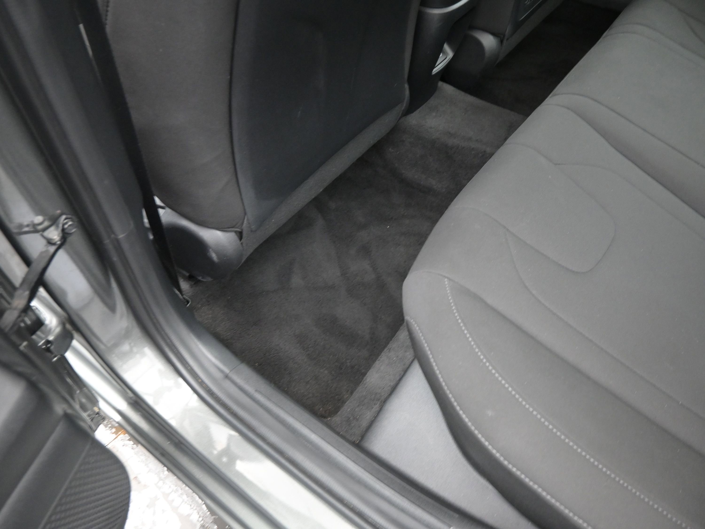 Used 2025 Hyundai Elantra SEL image 17