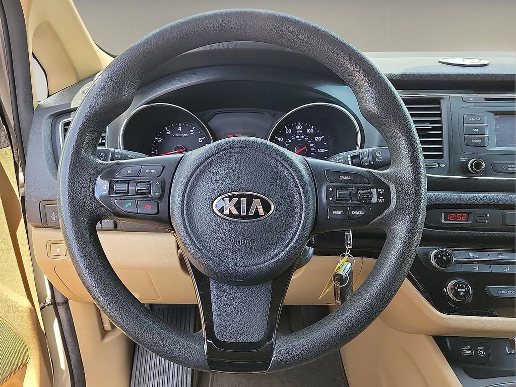 Used 2016 Kia Sedona LX w/ Option Group 020 FWD image 20