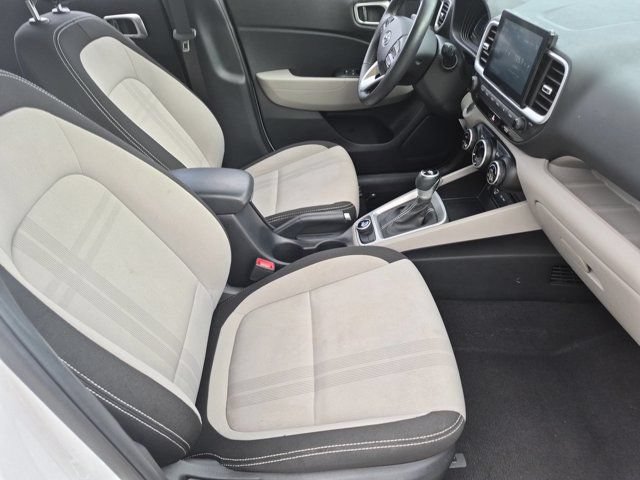 Used 2025 Hyundai Venue SEL FWD image 30
