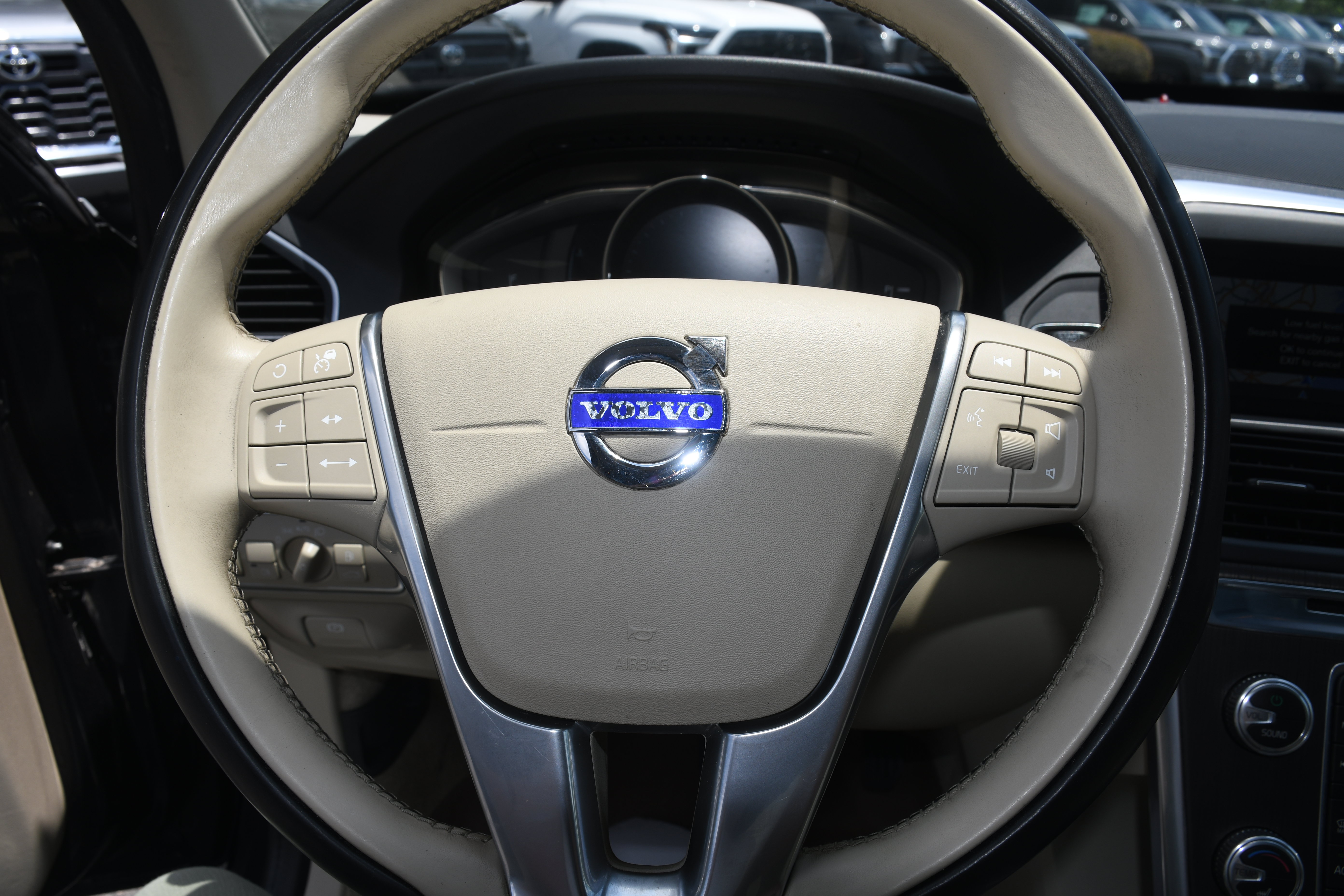 Used 2016 Volvo XC60 T5 Platinum AWD/4WD image 14
