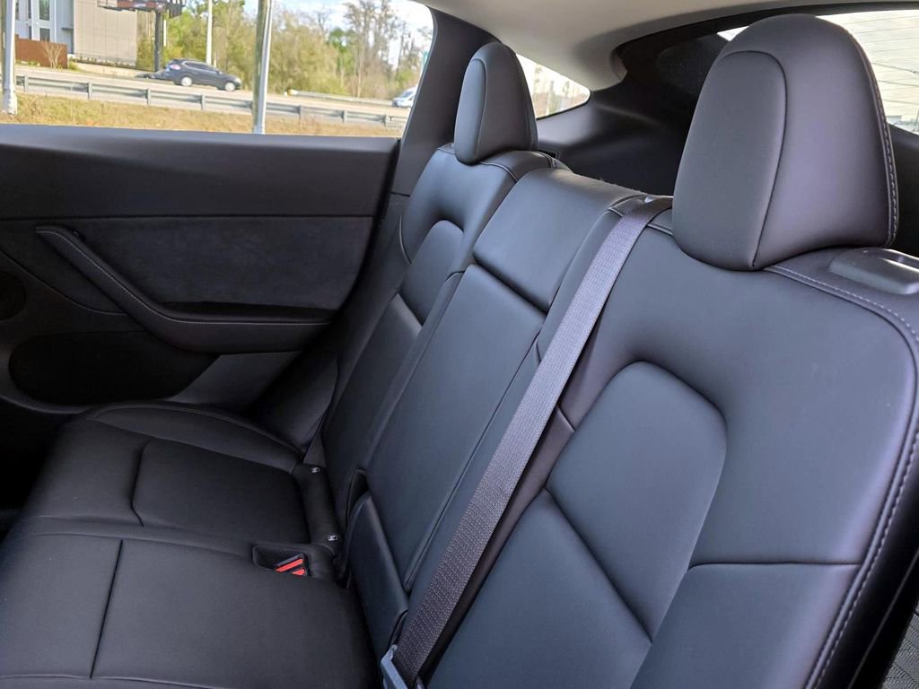Used 2022 Tesla Model Y Long Range image 25