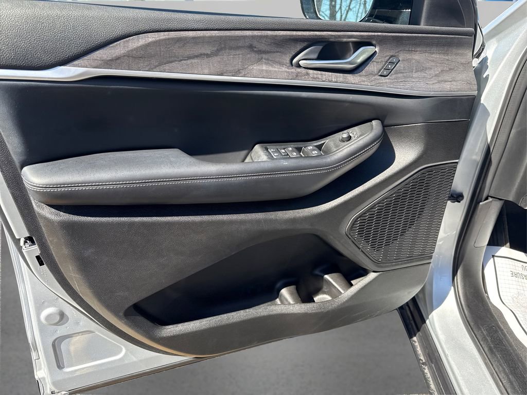 Used 2024 Jeep Grand Cherokee Limited RWD image 23