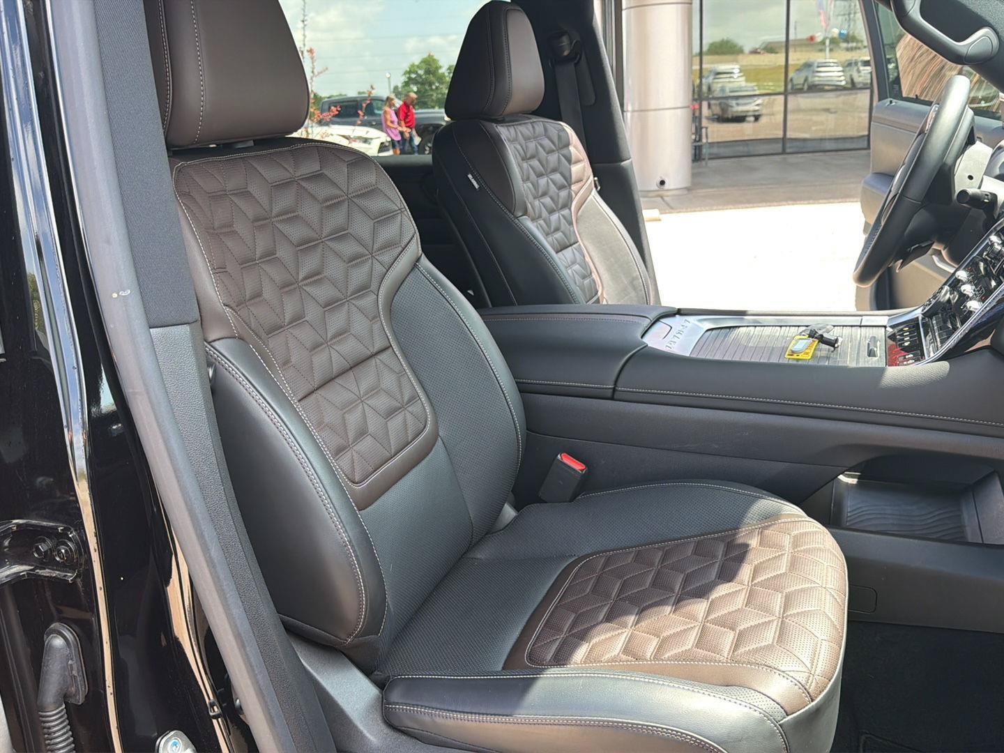 Used 2025 Nissan Armada Platinum Reserve AWD/4WD image 20