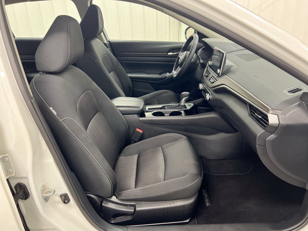 Used 2024 Nissan Altima 2.5 SV FWD image 21