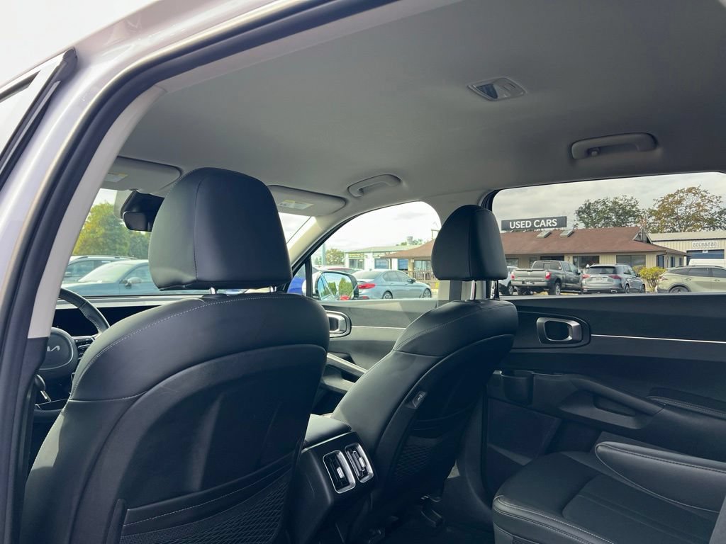 Used 2025 Kia Sorento EX AWD/4WD image 13