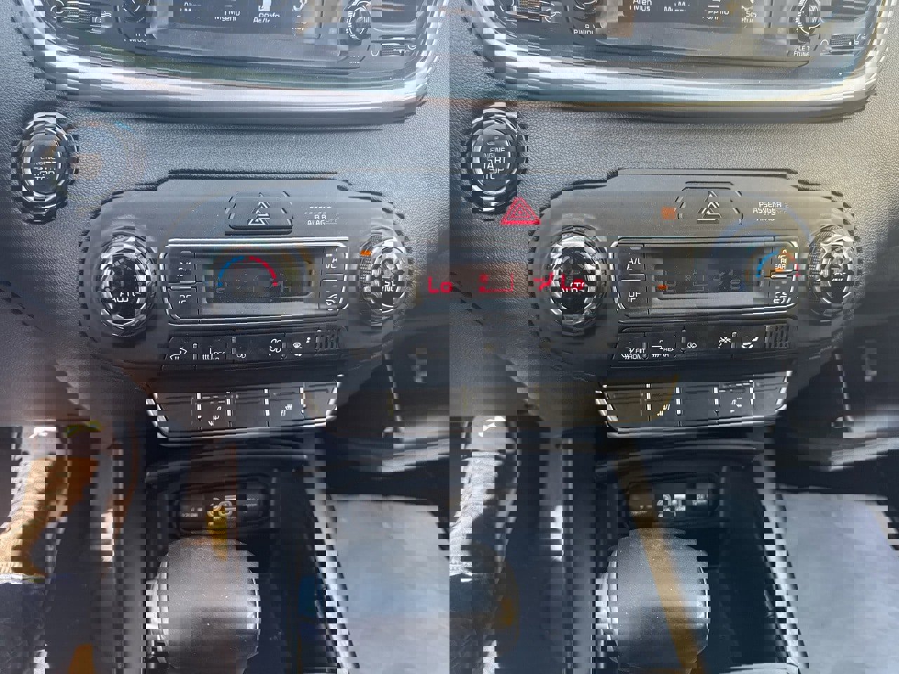 Used 2020 Kia Sorento S image 16