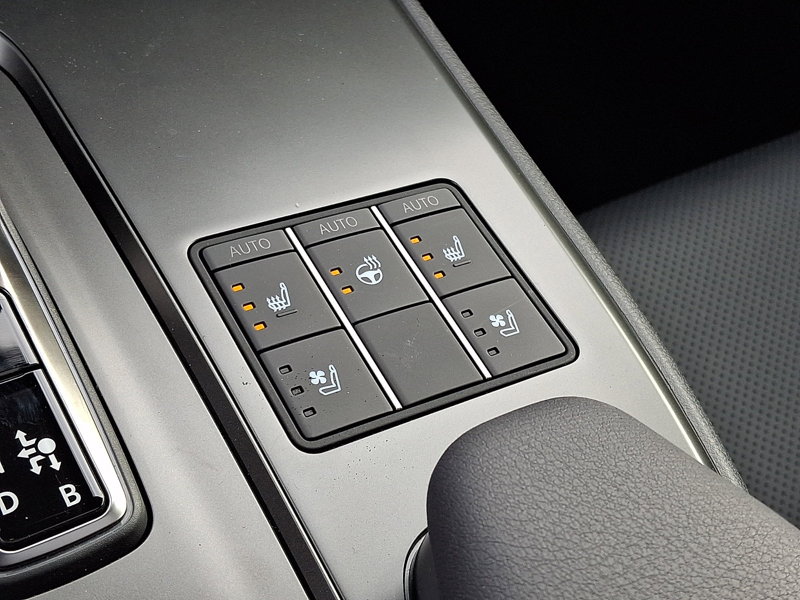 Used 2025 Lexus UX 300h AWD w/ Cold Area Package image 16