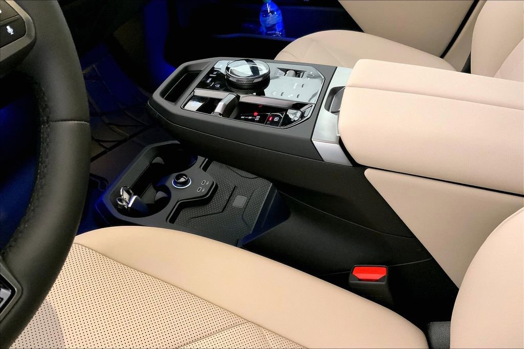 Used 2025 BMW iX xDrive50 w/ Premium Package image 6